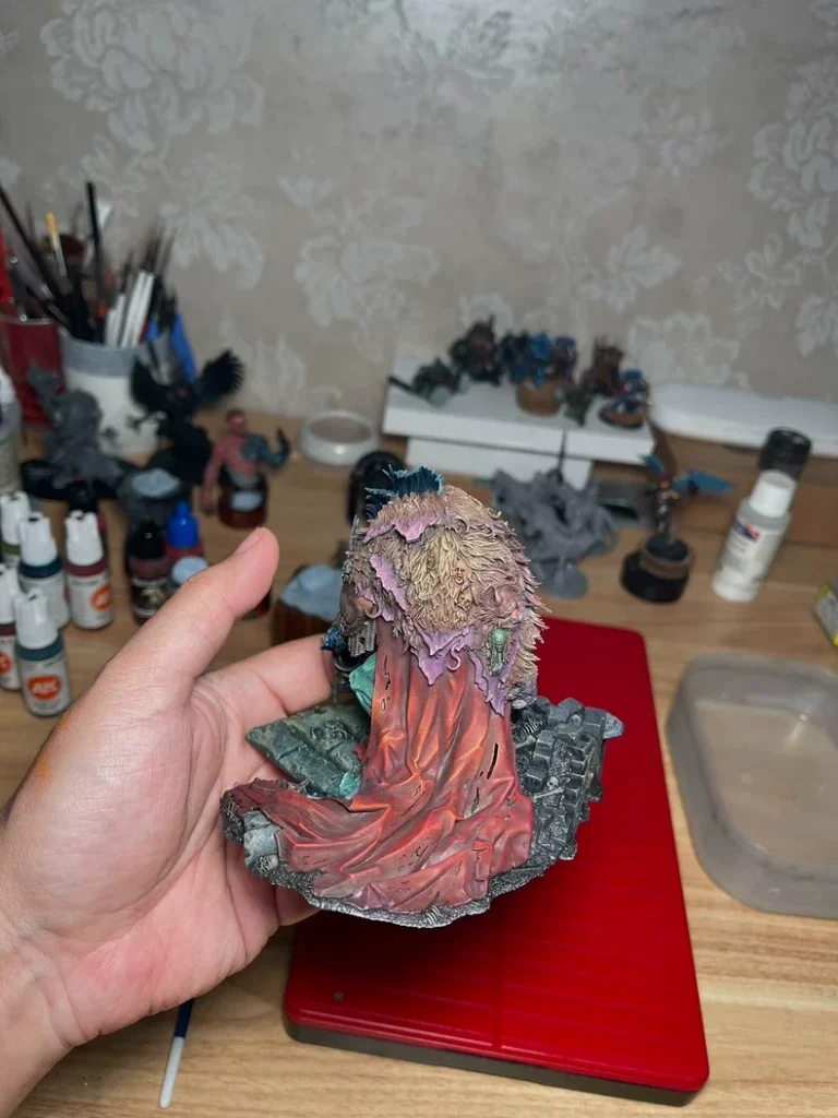 Exhibition Ushoran Lord of the Flesh Eaters weapon detail close-up by Maxon Casting - Warhammer AoS Flesh Eater Courts commission painting