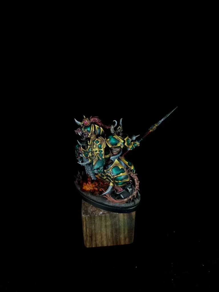Exhibition painted Warhammer AoS Slaves to Darkness Varanguard Knight - side view full body by Maxon Casting