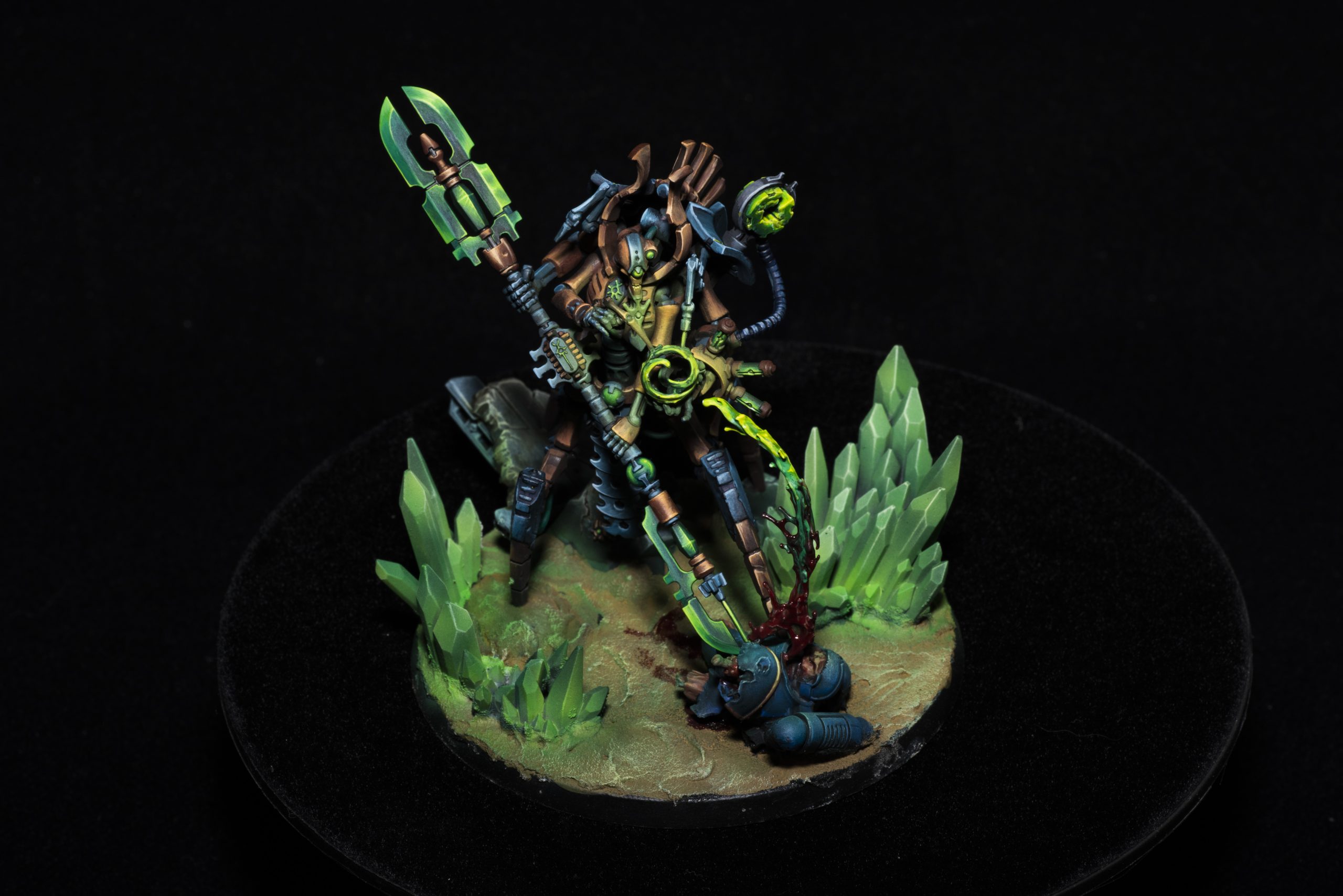 Illuminor Szeras โ Crystal Wasteland Display painted Warhammer miniature commission sample