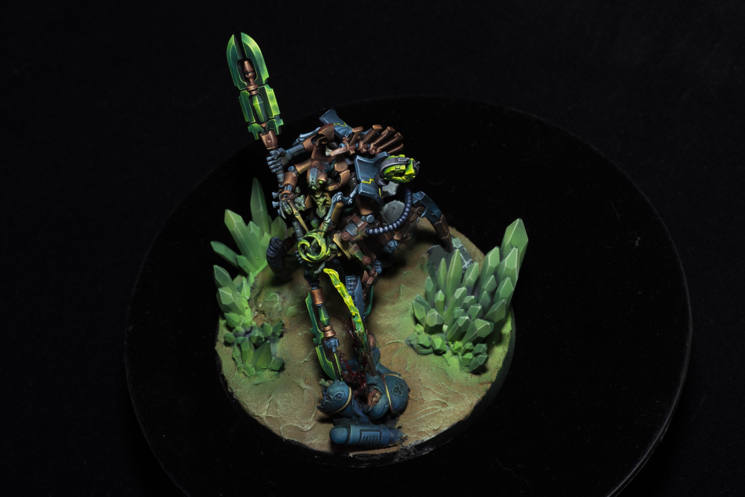 Illuminor Szeras โ Crystal Wasteland Display painted Warhammer miniature commission sample