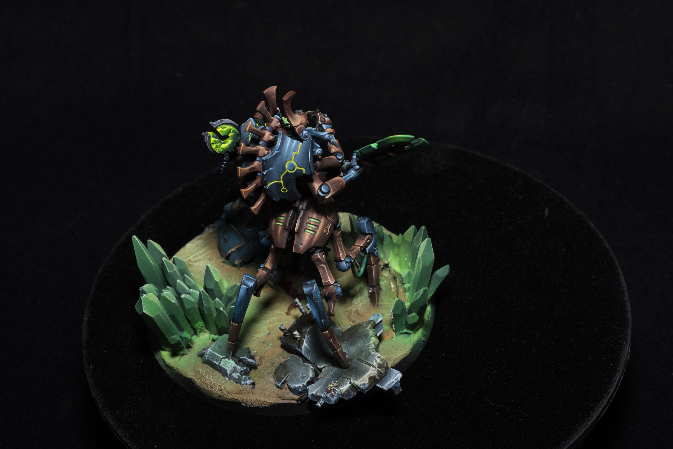 Illuminor Szeras โ Crystal Wasteland Display painted Warhammer miniature commission sample