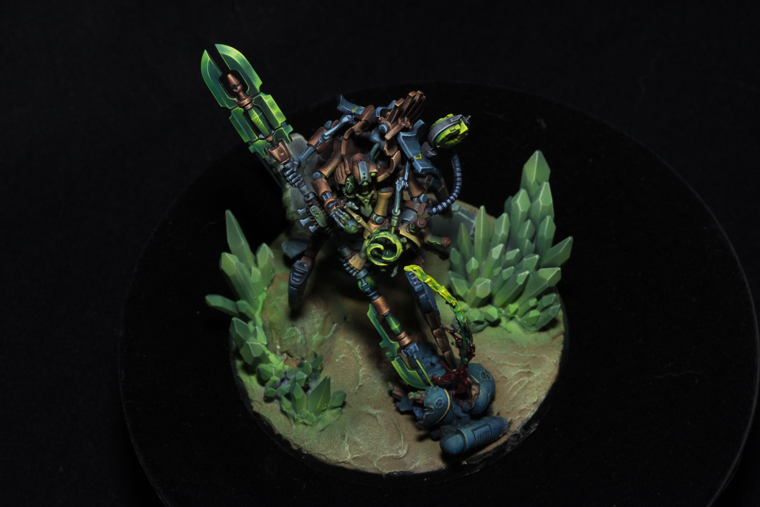 Illuminor Szeras โ Crystal Wasteland Display painted Warhammer miniature commission sample